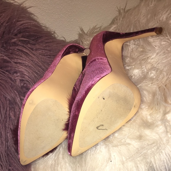 Velvet Pumps - Picture 4 of 6